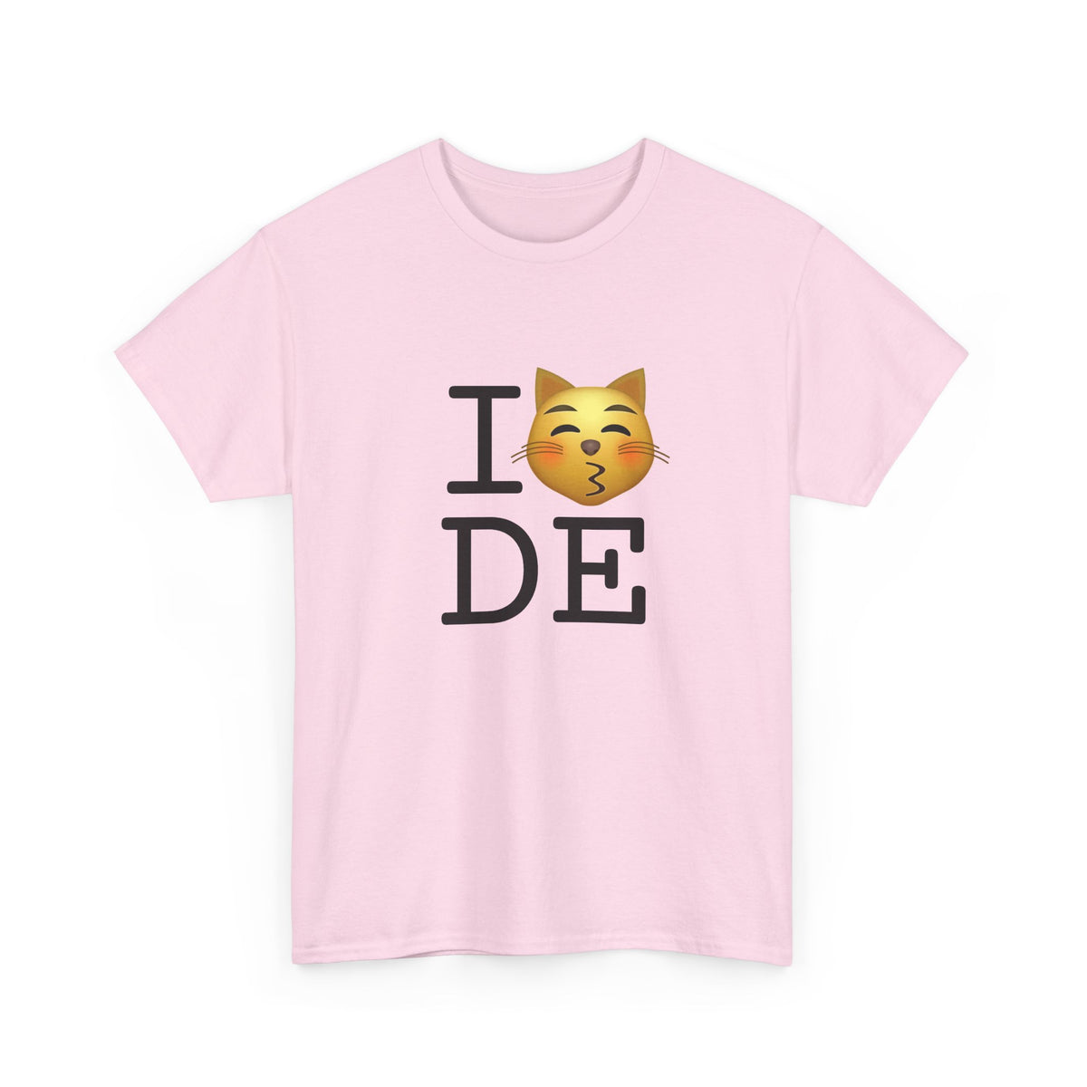 "I'm a Kissing Cat toward Delaware" Tee